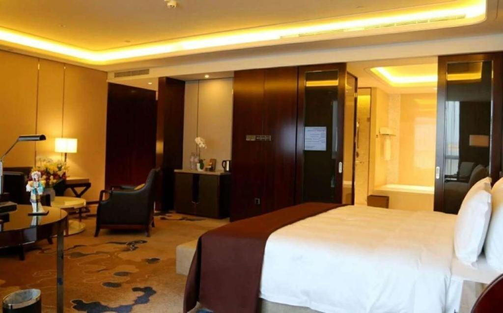 Khách sạn Grand Skylight International 5*