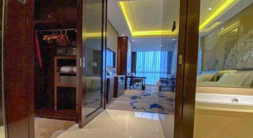 Khách sạn Grand Skylight International