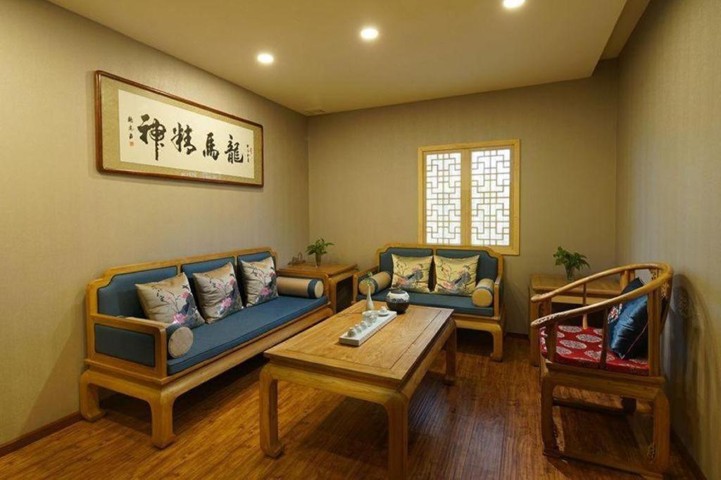 Khách sạn Grand Skylight International 5*