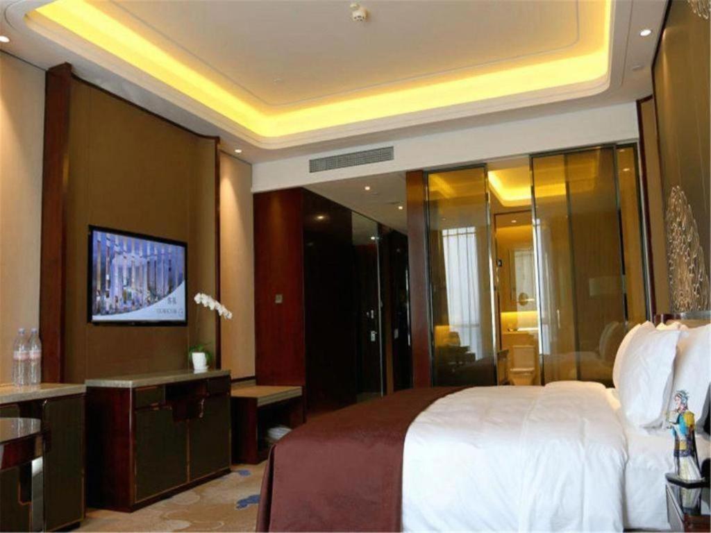 Grand Skylight International Hotel 5*