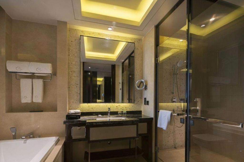 Grand Skylight International Hotel 5*
